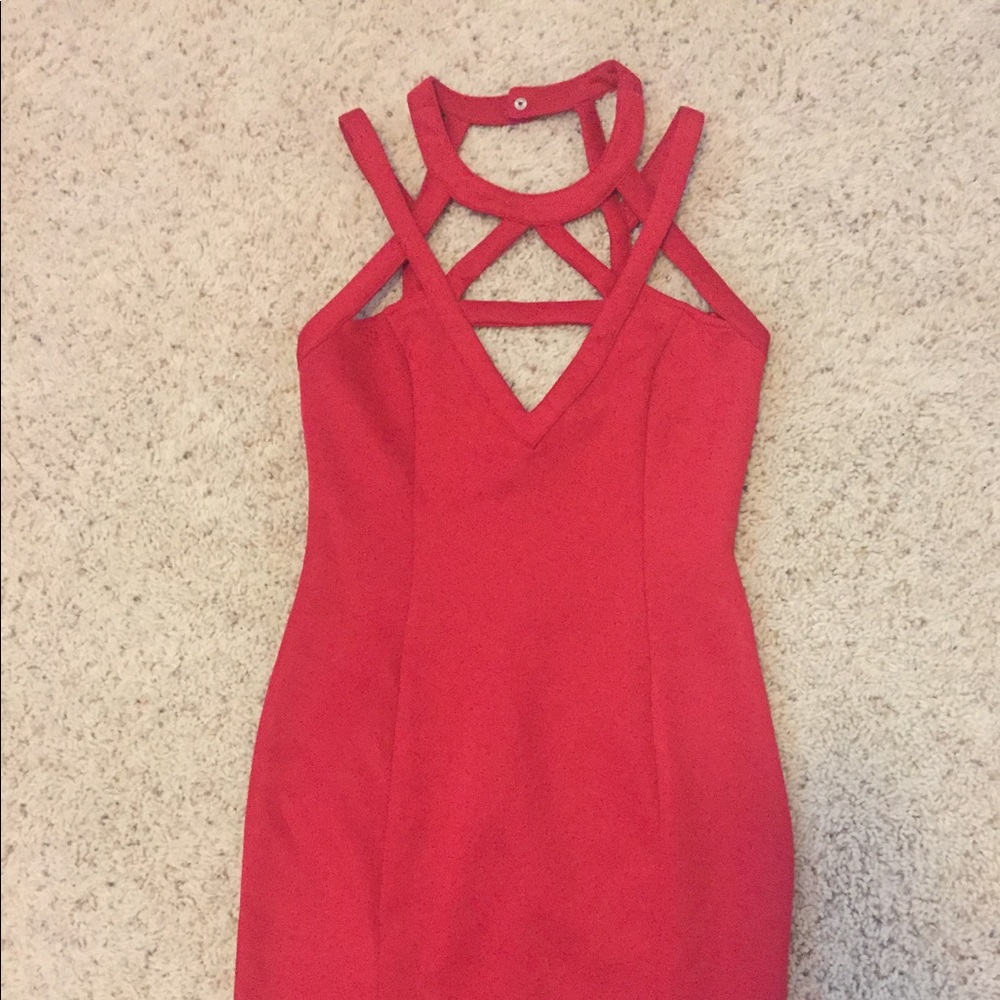 Strapped red sleeveless bodycon dress
